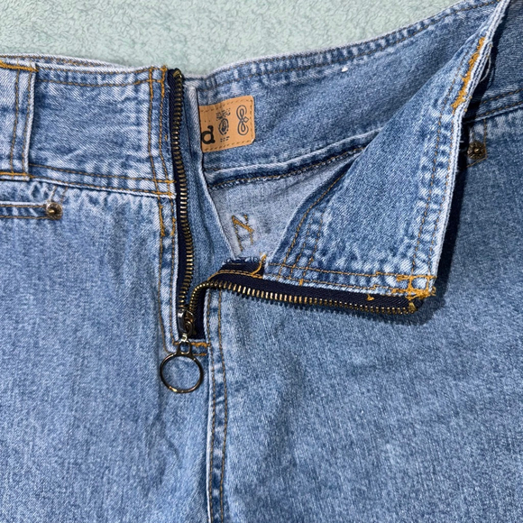 Mudd Womens Blue Jean Shorts Size 13 Zip closure Mom Y2k 3"inseam - Picture 10 of 11